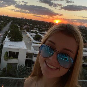 Meet your Posher, Claire